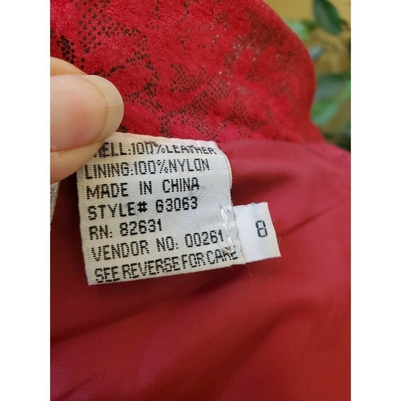 Newport News Woman’s Red Leather Size 8 - Picture 8 of 11